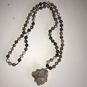 Beaded pendant necklace